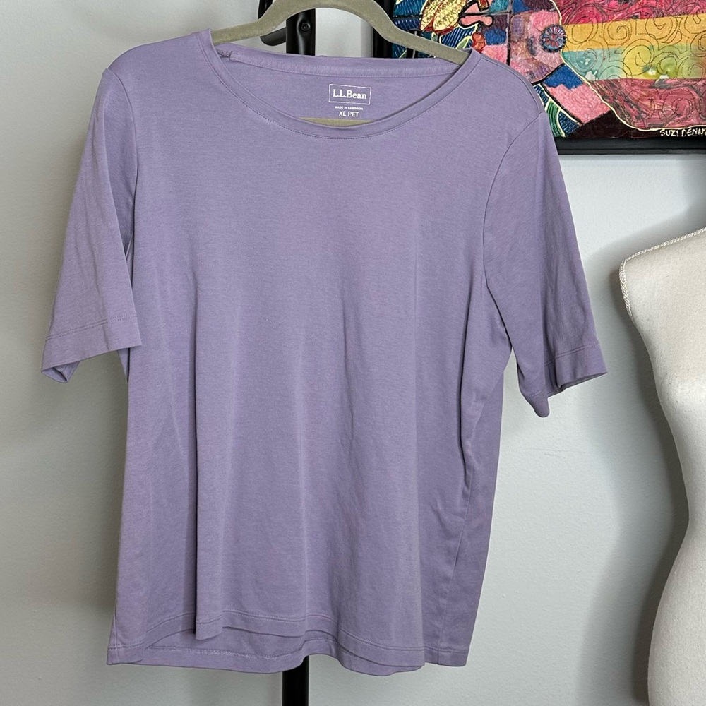 L.L.Bean petite short sleeve tee in lilac.  Size xl. Excellent condition.
